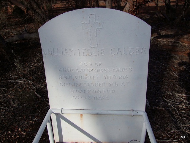 This is a photograph of the headstone of William Leslie CALDER, at Speakman's Find - now Callion