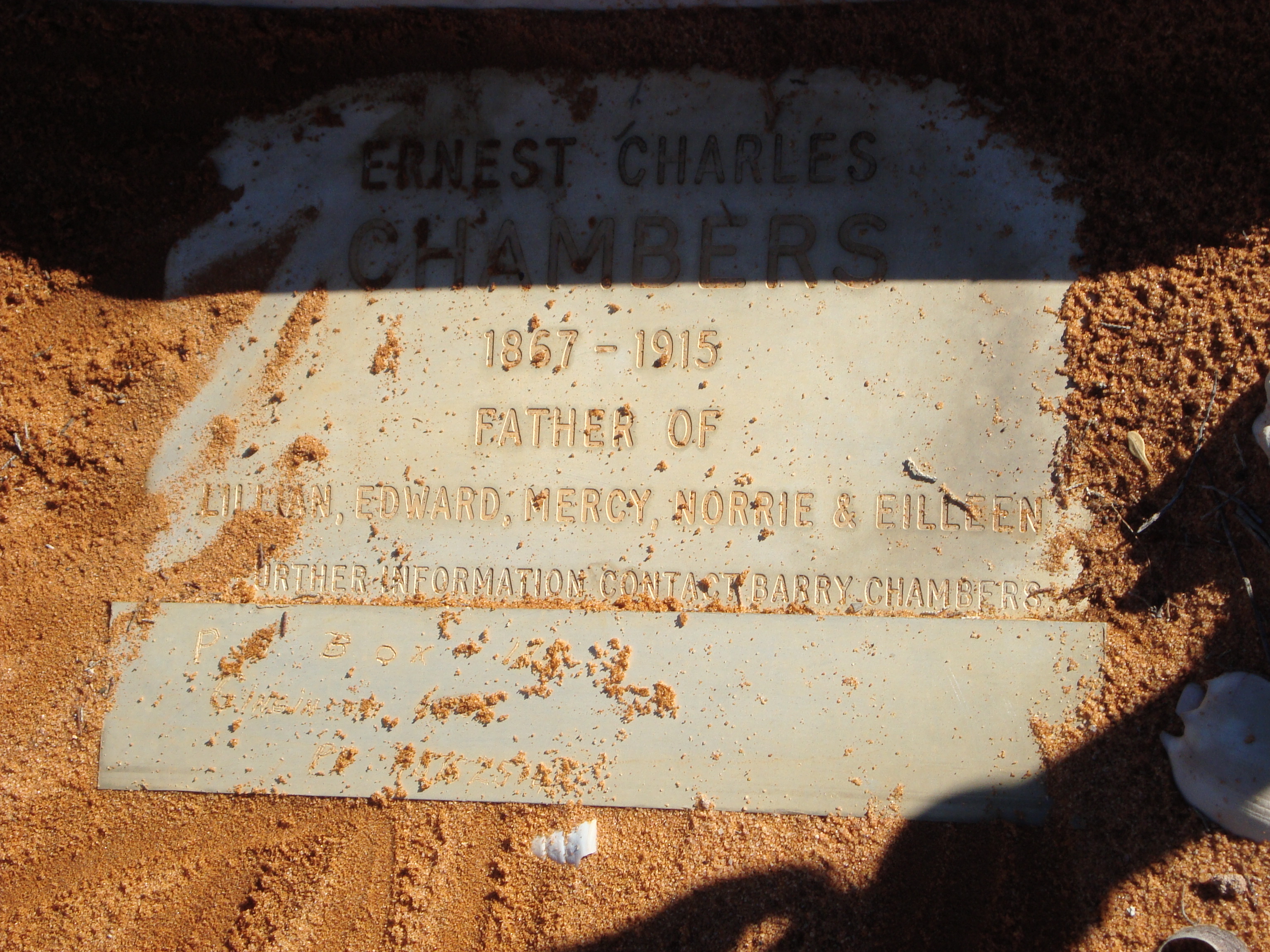 Photograph of the memorial plaque on the grave of Ernest Charles Chambers, Comet Vale