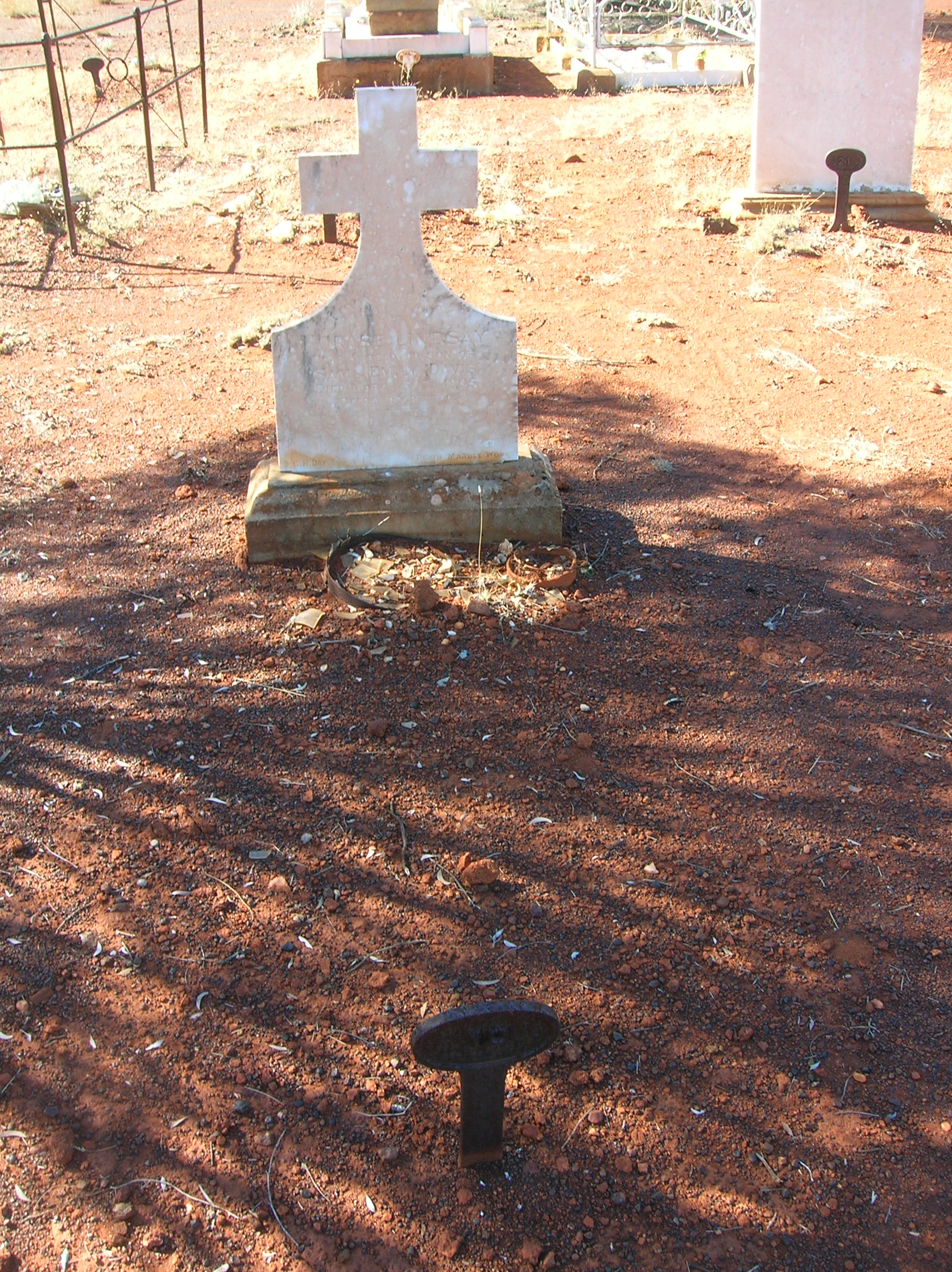This is a photograph of the grave of Horace Lindsay DAVIS at Kookynie