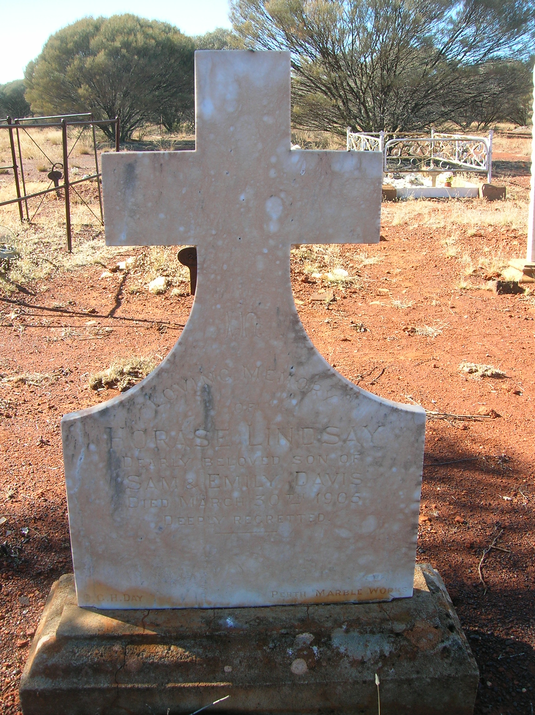 This is a photograph of the headstone of Horace Lindsay DAVIS