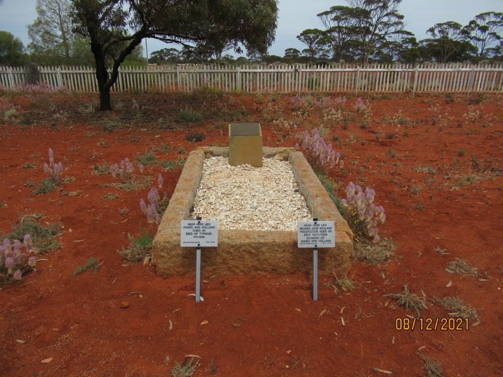 This is a photo of REF 2016 & 2040 AGNES A HOLLAND & RICHARD J HOLLAND COOLGARDIE PIONEER CEMETERY